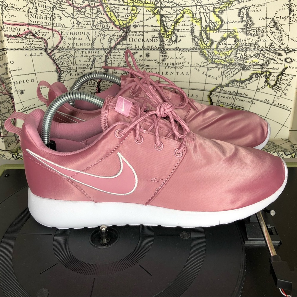 Nike Roshe One GS size 7y new in box - Picture 2 of 6